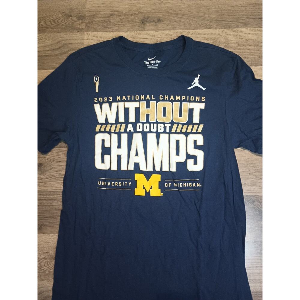 Nike Jordan T-shirt Michigan Wolverines 2023 National Champs Navy Size S - Picture 2 of 7